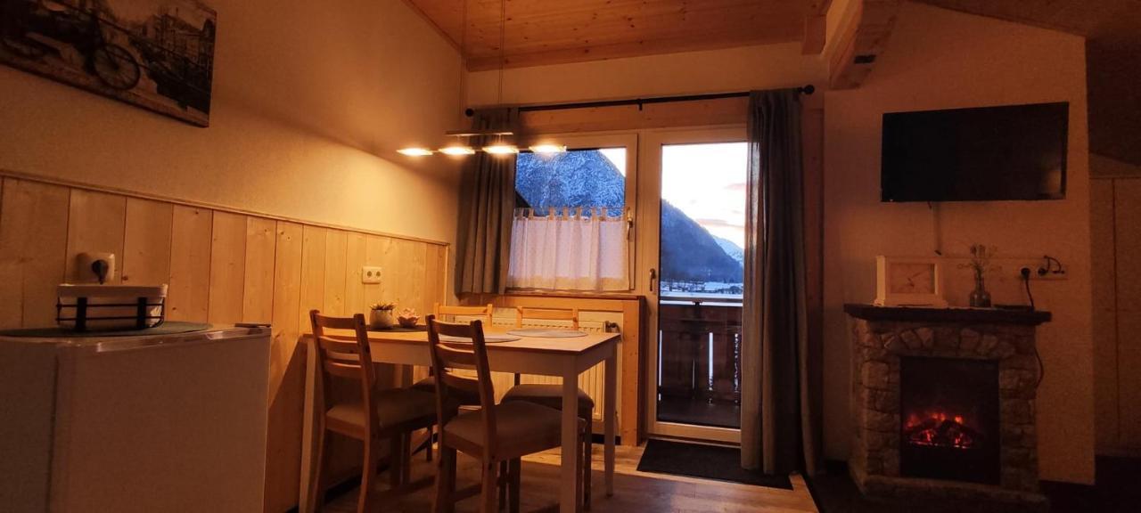 Ferienhaus Lechtaler Alpen バッハ エクステリア 写真